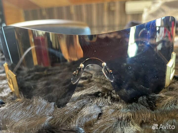 Солнцезащитные очки versace