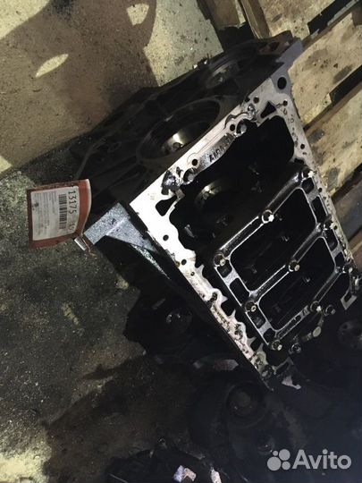 Двигатель Блок двигателя низ мотора Opel Zafira