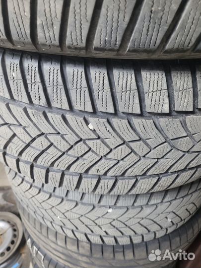 Goodyear UltraGrip Performance 235/45 R19 99V