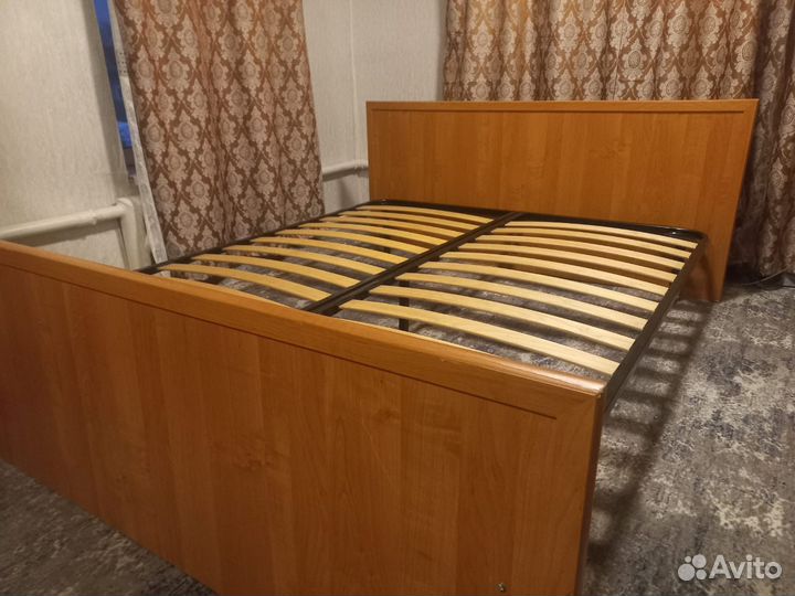 Кровать с матрасом