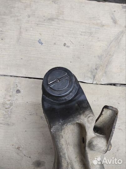 Рычаг передний левый нижний Cedric y34