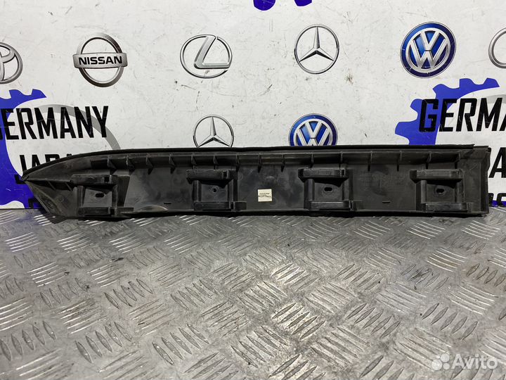 Направляющая заднего бампера левая VW Jetta 5