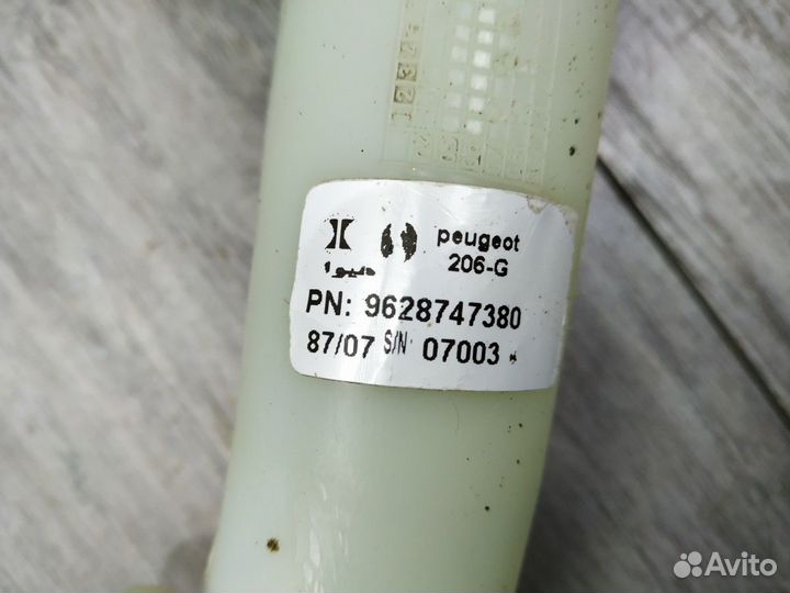 Горловина бачка омывателя пежо 206