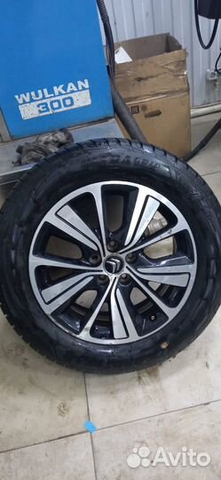 Goodyear UltraGrip Performance 215/65 R17