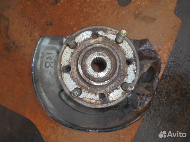 Кулак поворотный передний правый Mitsubishi