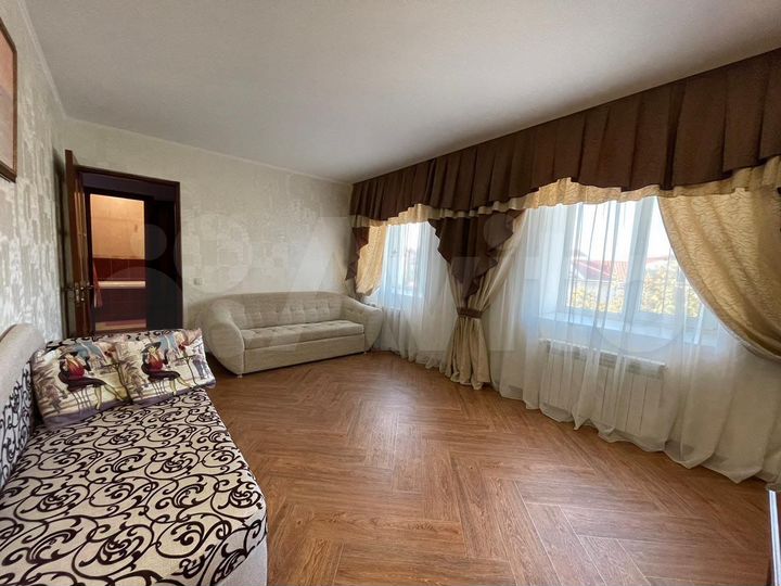 2-к. квартира, 60 м², 3/3 эт.