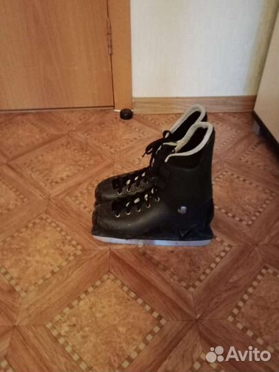 Коньки хоккейные