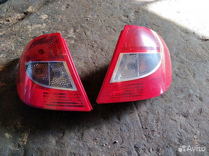 Задний правый фонарь Renault Symbol 2