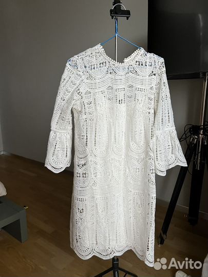 Белое платье с кружевом летнее