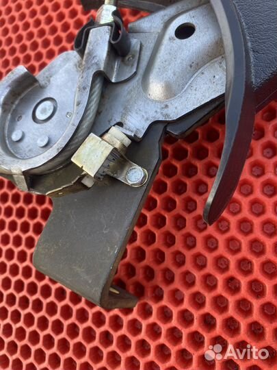 Рычаг ручника Mitsubishi Carisma