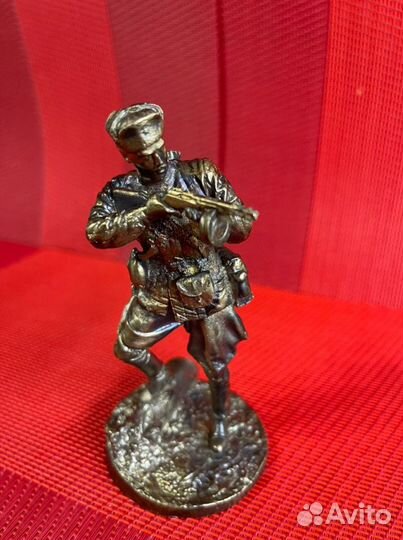 Бронзовая статуэтка 