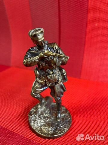 Бронзовая статуэтка 
