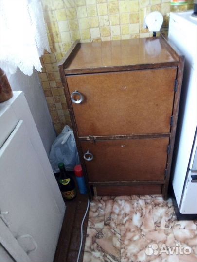 Тумбочка высокого 77см ширина 42см длина 40 см