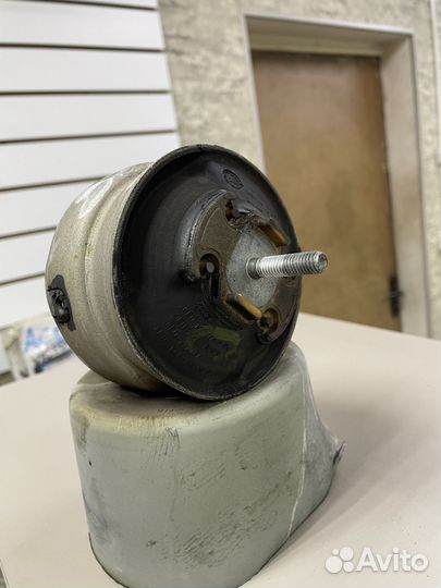 Опора двигателя Ауди А4 8Е Б3 ASN BBJ