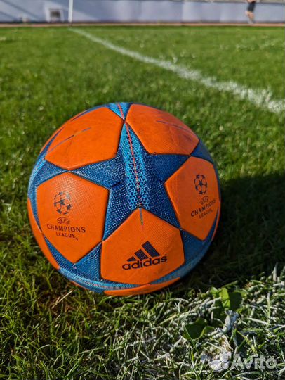 Футбольный мяч adidas лига чемпионов