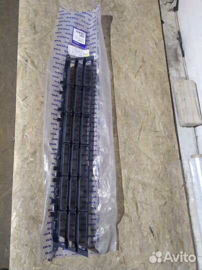 Решетка бампера нижняя Volvo S80 31323794