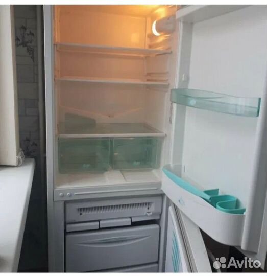 Продам холодильник Стинол
