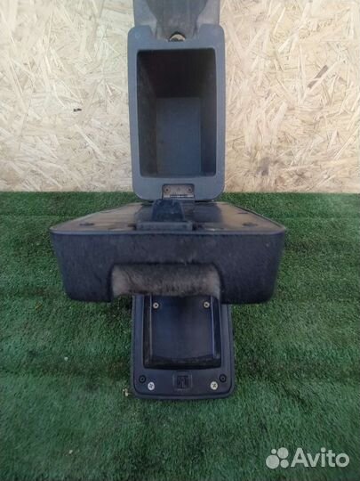 Подлокотник,борода Lifan Breez