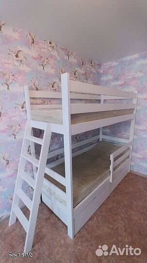 Детская двухъярусная кровать