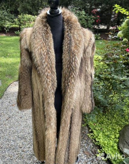 Винтажная шуба из енота
