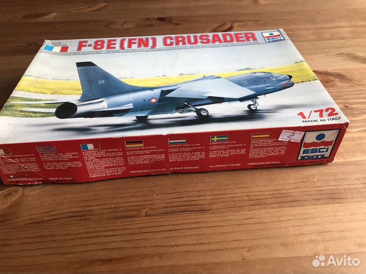 Сборная модель самолета 1:72 F-8E(FN) grusader
