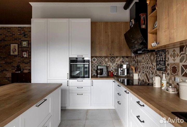 Кухонный гарнитур угловой в потолок и с островом