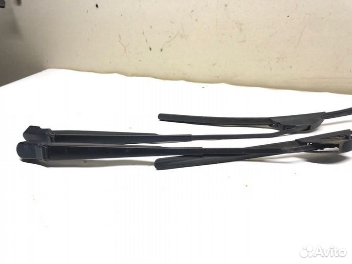 Поводок стеклоочистителя Vaz Largus K7M K4M