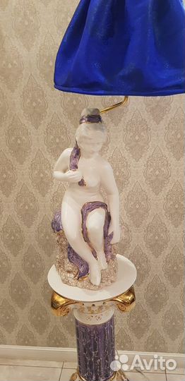 Фарфоровая статуэтка светильник