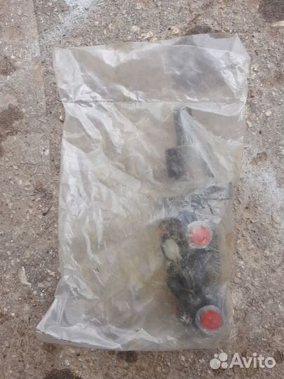 Главный тормозной цилиндр Рено