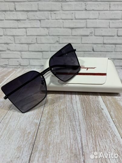 Солнцезащитные очки Salvatore Ferragamo