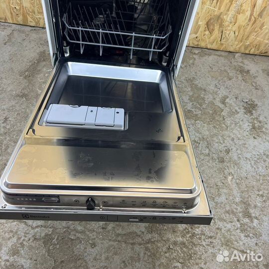 Посудомоечная машинка Electrolux