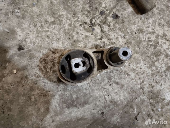 Подушка / опора кпп Ford Fusion