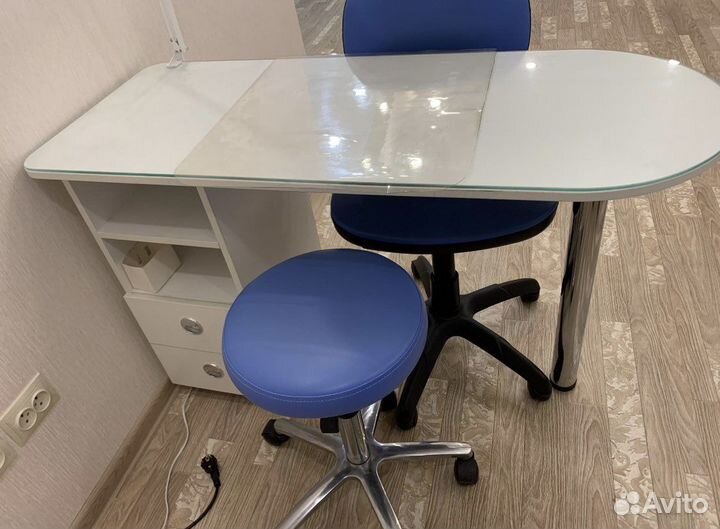 Столь под маникюр