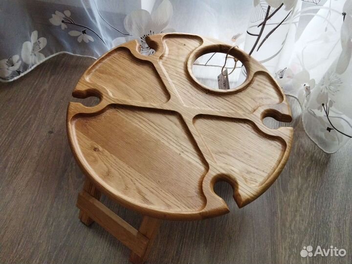 Столик для вина и закусок