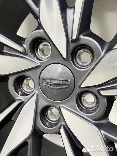 Geely Coolray, Michelin X-Ice North 4 215/55 R18