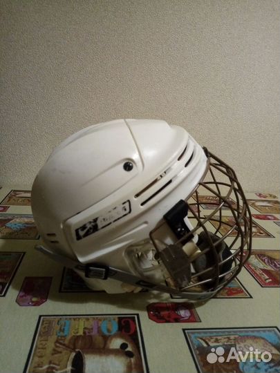 Хоккейный шлем