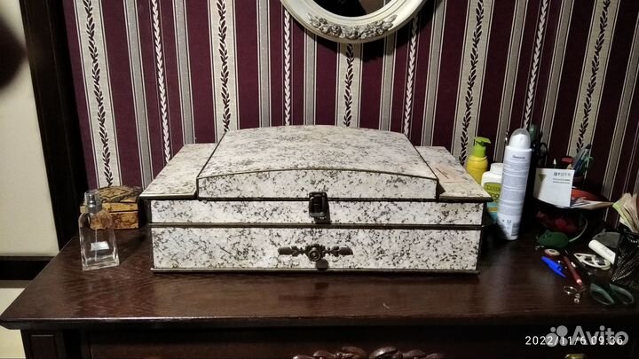 Деревянная шкатулка