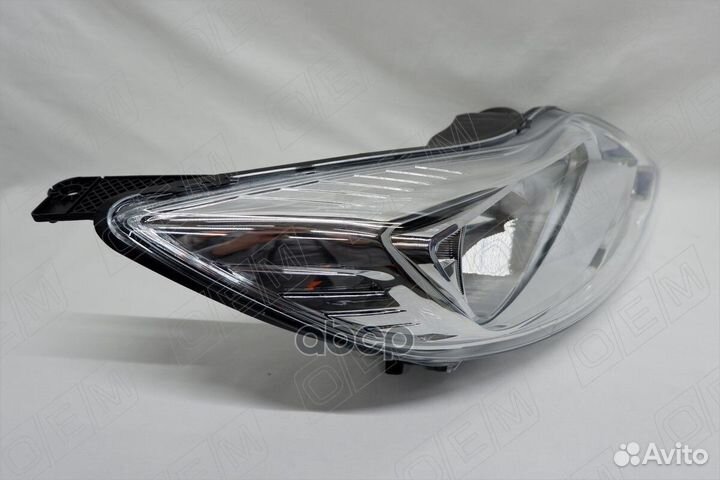 Фара правая Ford Focus 3 2011-2015, галоген