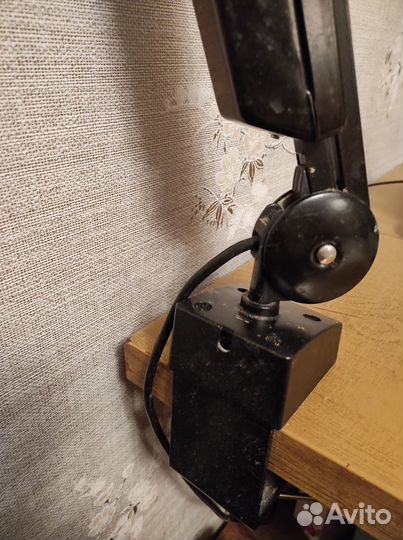 Лампа лупа на струбцине