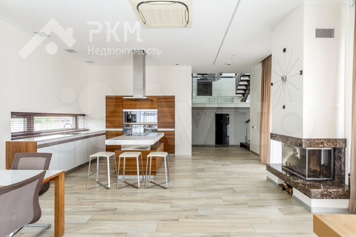 Коттедж 433 м² на участке 18 сот.