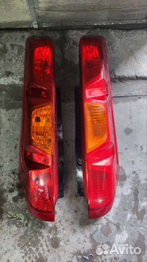 Задние стопы на Nissan x-trail 31