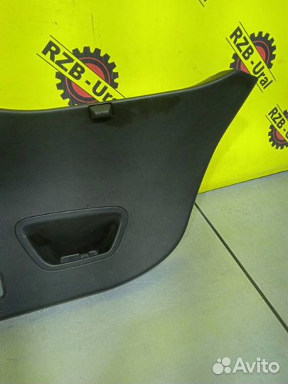 Обшивка двери багажника Kia Ceed Ed хэтчбек 1.6