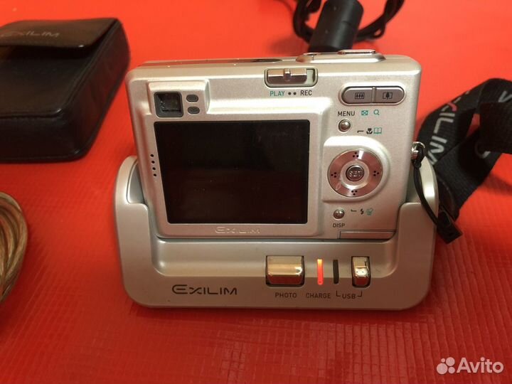 Компактный фотоаппарат Casio Exilim