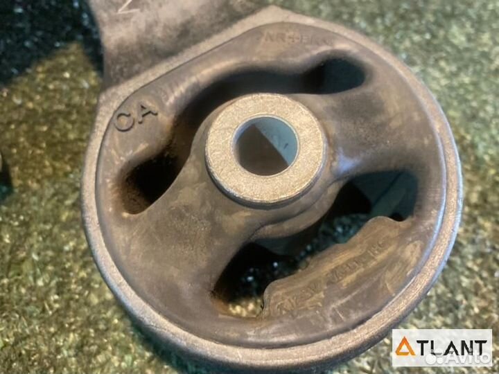 Подушка двигателя задний honda FIT