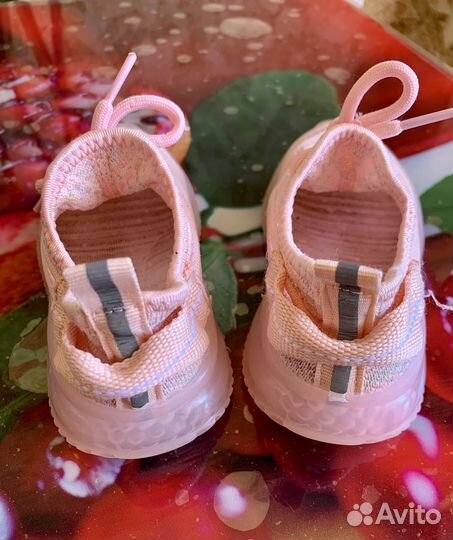Кроссовки для девочки 25