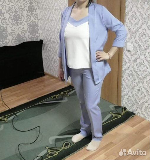Костюм брючный тройка 46-48 размер