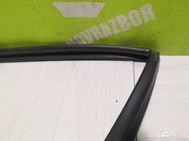 Уплотнитель стекла Тойота Хайлендер