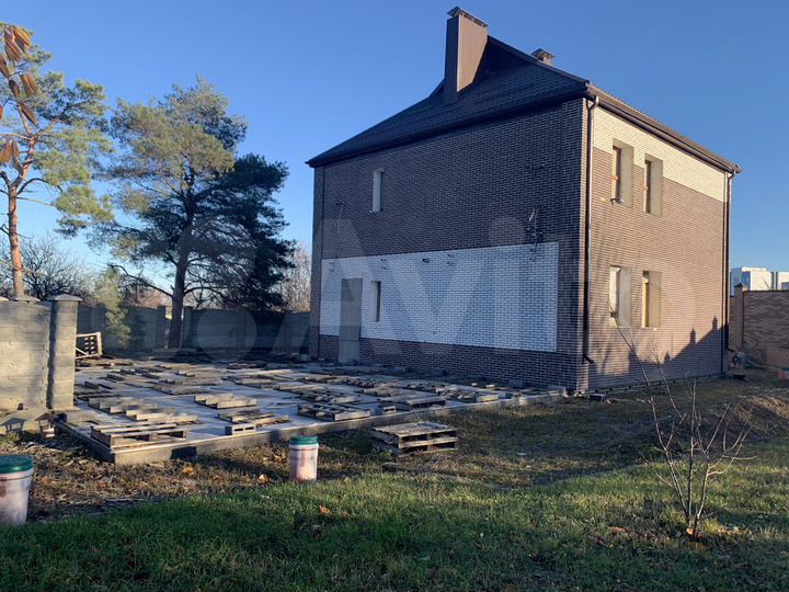 Коттедж 240 м² на участке 10 сот.