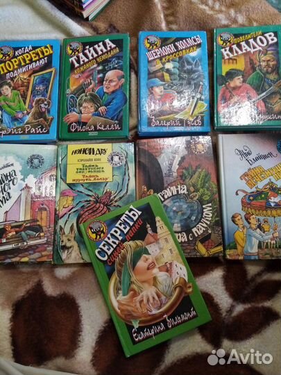 Книги Детский детектив,чёрный котёнок(цена за всё)