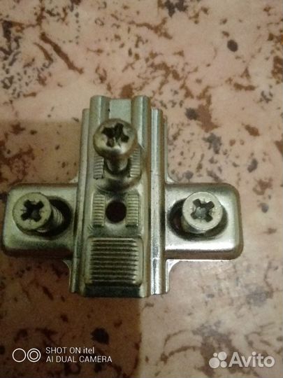 Мебельная петля накладная